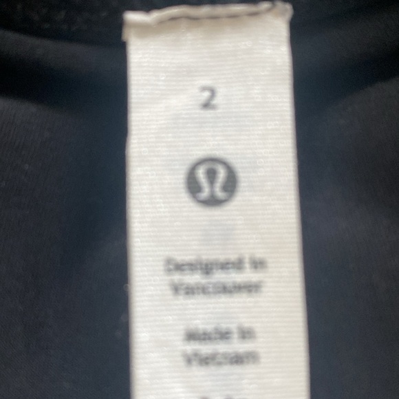 Like new Lululemon skirt - Picture 2 of 4